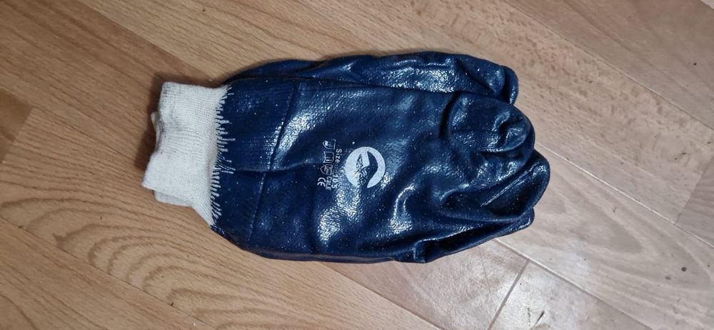 Продам нефриловые перчатки