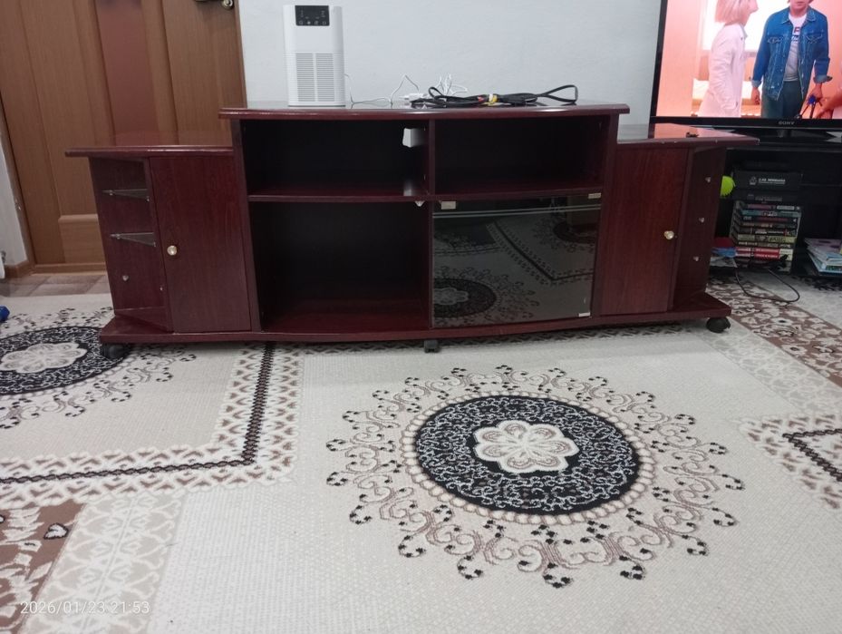 Продам тумбу  под телевизор