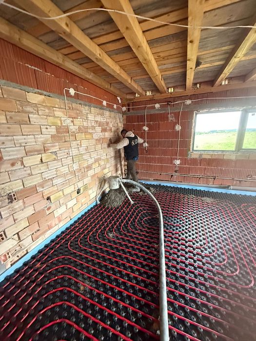 Машинно полагане на подови замазки