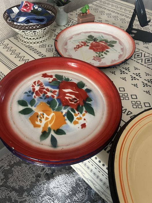 Подносы эмалированные