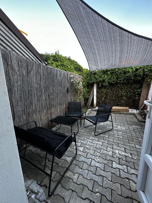 Închiriez apartament la casă