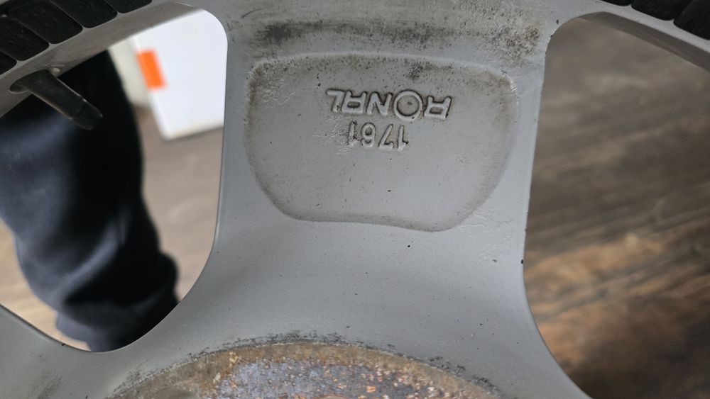 Продам комплект оригинальных дисков