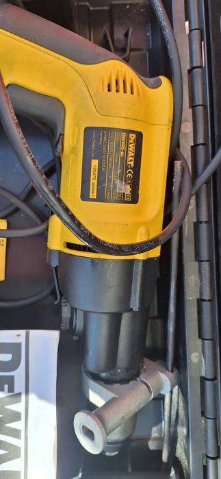 Masina de găurit DeWalt DW505 QS