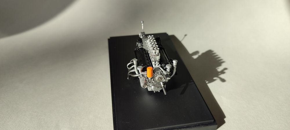 1:18 Ferrari 250 GTO двигател