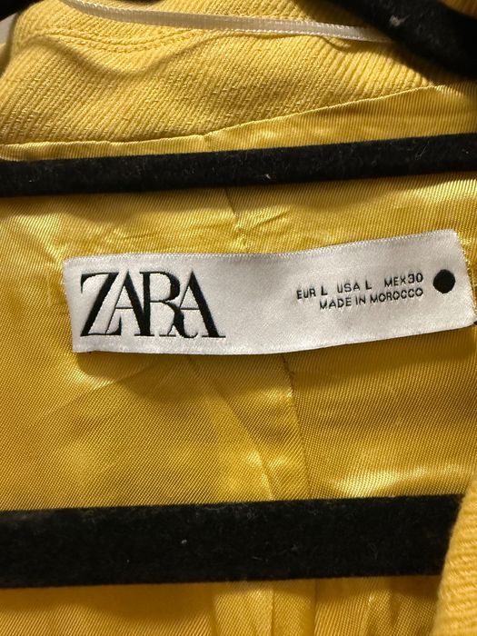 Жълто яке zara ново