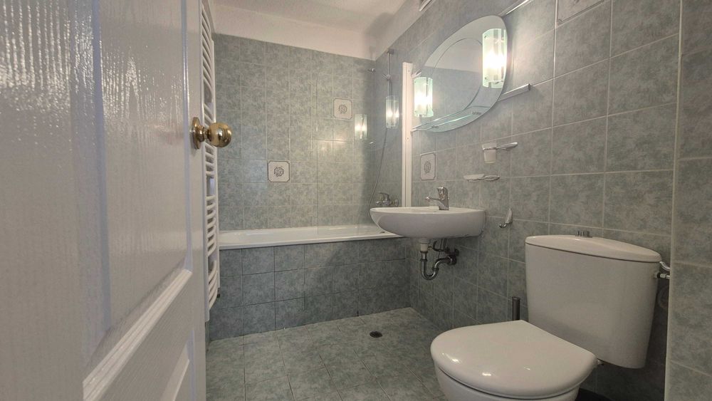 Тристаен апартамент под наем – Център София (Солунска / бул. Витошка)