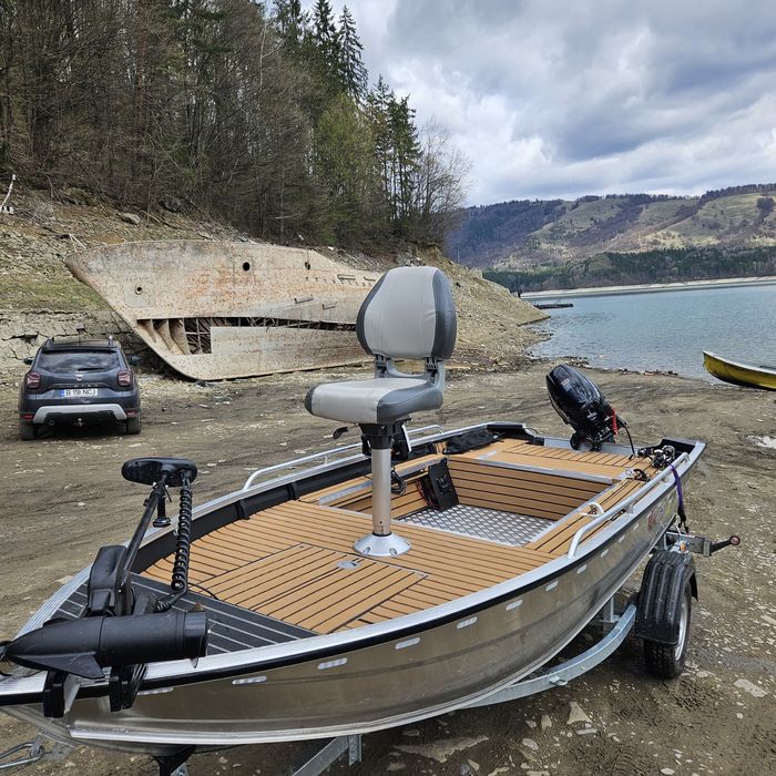 Barca, Motor Suzuki 20cp, Motor MinnKota, Sonar Lowrance, Peridoc