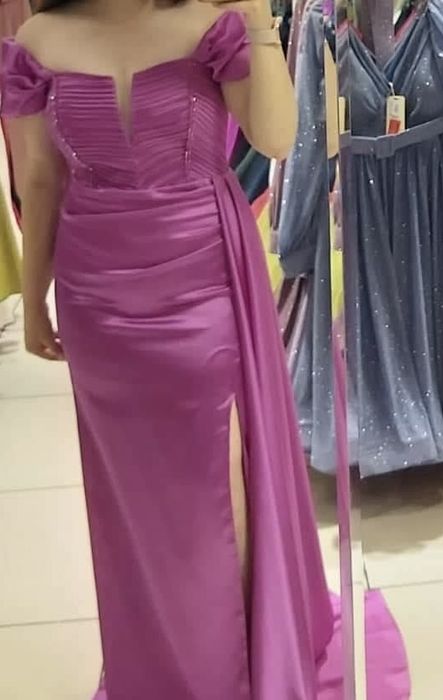 Рокля цвят розово