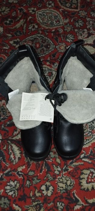 Ботинки зимние .