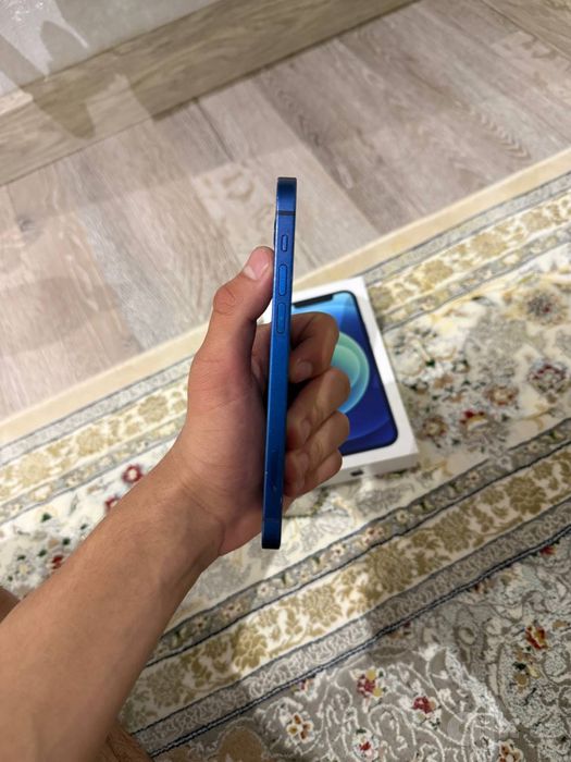 Iphone 12.