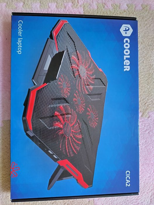 охладител за лаптоп Cooler Master с 5 мощни LED вентилатора