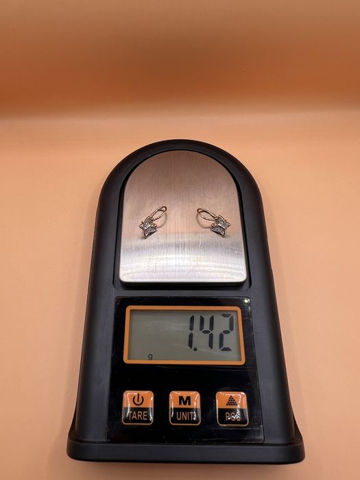 Продам золотые серьги.