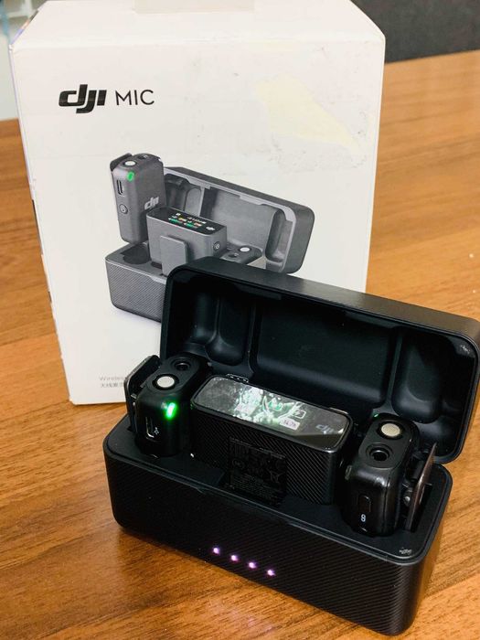 Петличка, Микрофон DJI Mic (2TX + 1RX + Charging Case) черный
