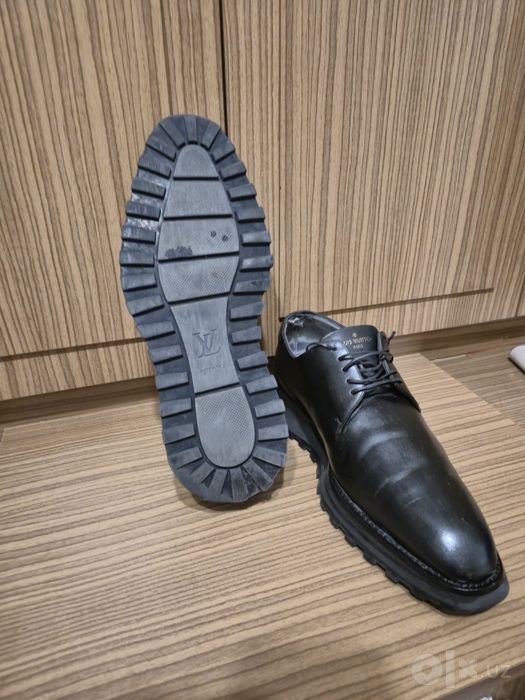 Продаются мужские кожаные туфли LOUIS VUITTON. Оригинал Италия .