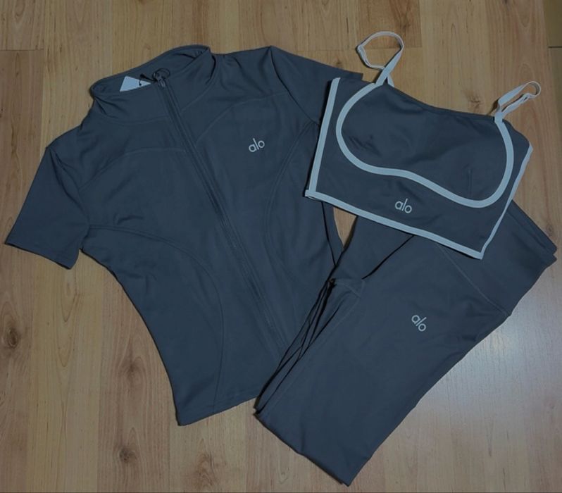 Set Alo Yoga de vânzare – mărimea XS, nou cu etichetă!