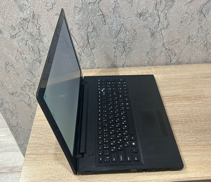 Ноутбук Ленова в идеальном состоянии