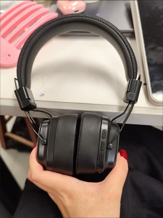 Наушники        .