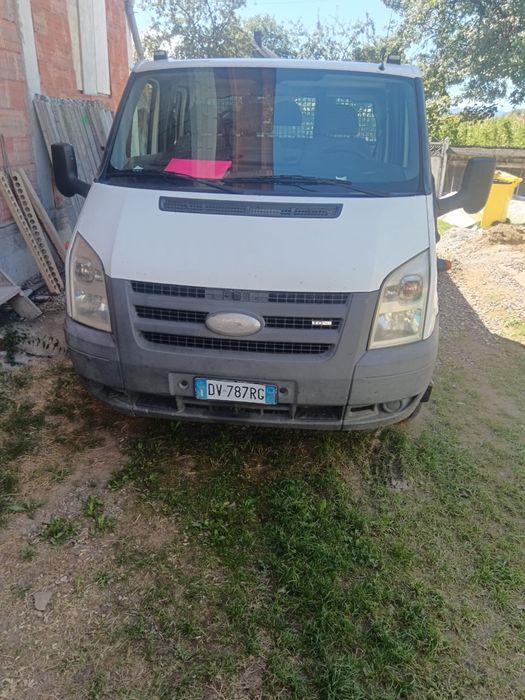 Vand astocamioneta Ford ,inmatriculata in Italia,an fabricatie 2008.Pret informativ,7000 euro,usor negociabil.Detalii la tel:0039393 4457382Slatina-SV