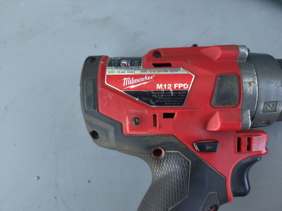 drujba electrica Makita și Milwaukee m12