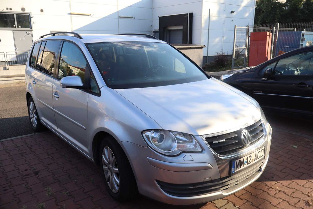 Vând Volkswagen Touran Blue Motion