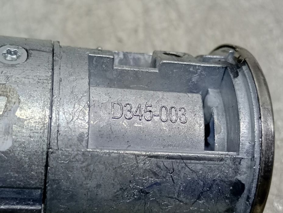 Contact cu cheie 8200826300 Dacia Sandero 1 (2008 - 2012) 1.6 benzina K7M710