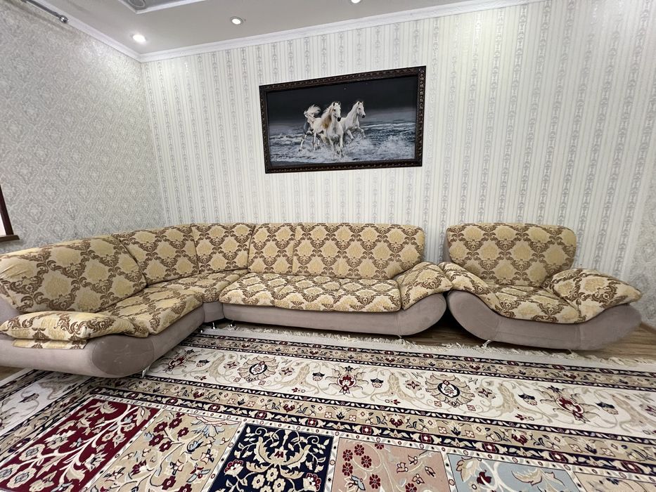 Продаю угловой диван