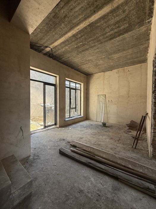 Юнусабад р-н,Бободехкон м-ля,Евро коробка 2.1 сотки ,6 комнат ,4 с/у