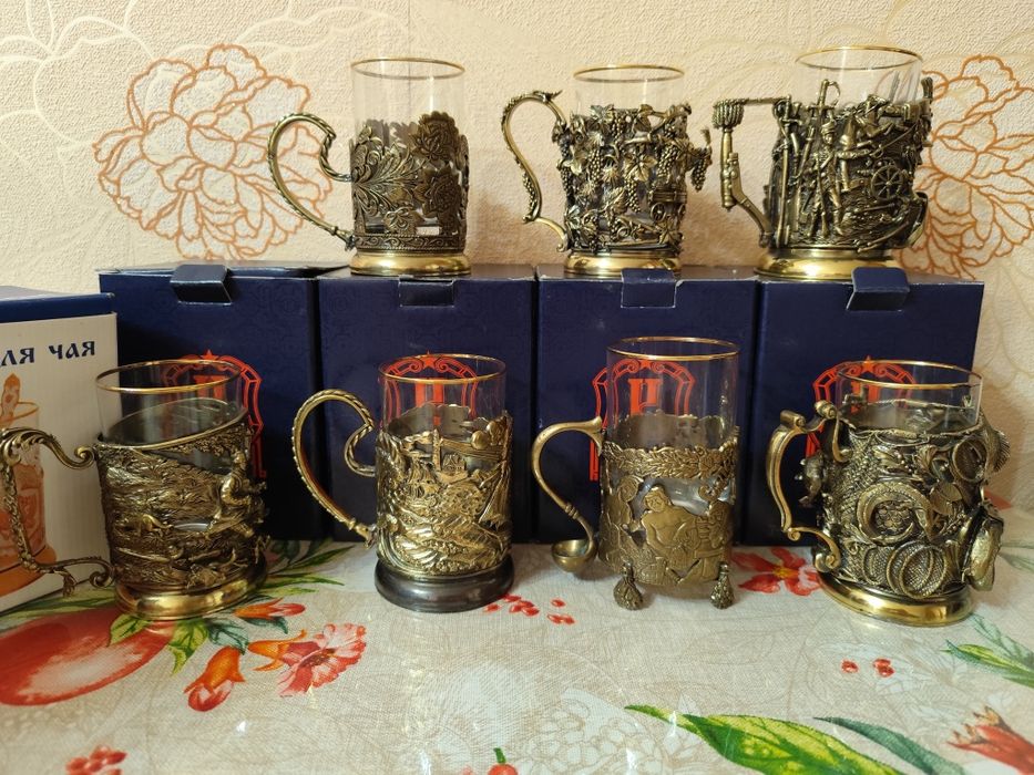 Подстаканники со стаканами