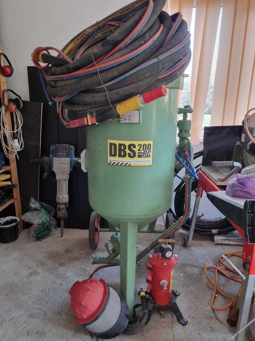 Compresor Atlas Copco XAS 87 si instalatie de sablare cu nisip