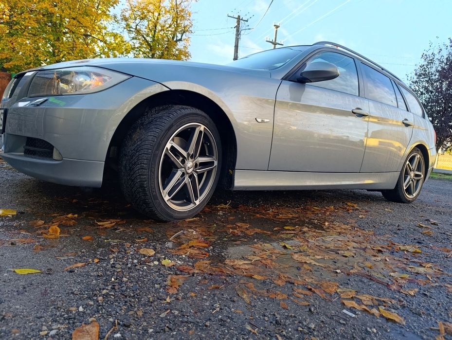 BMW 320i în stare ok