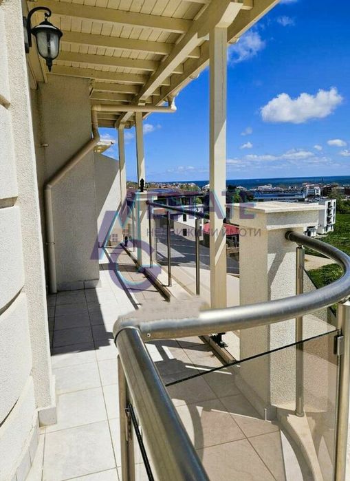 Тристаен апартамент с акт 16 в степен до ключ в Созопол, местност