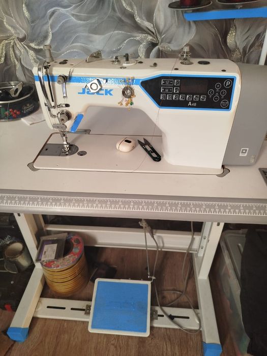 Продам швейная машинка