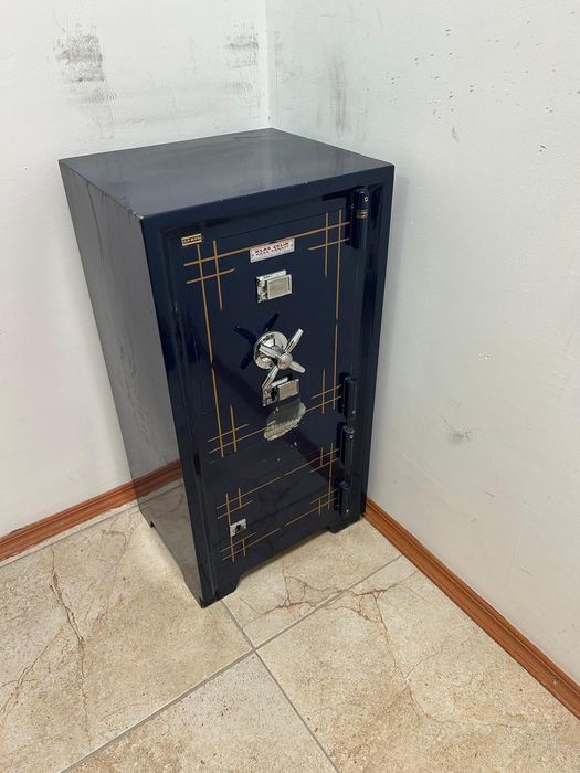 Сейф металлический