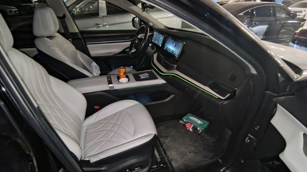 Chery Kampanyaga tegishli Nomi Aiqar EQ7 Elektromobil