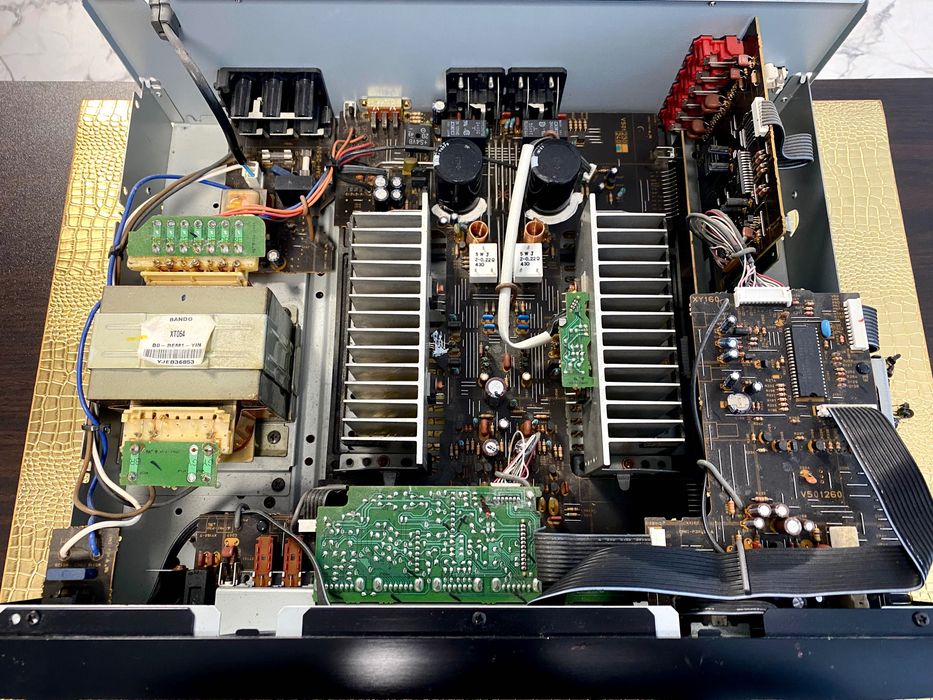 Мощен усилвател 2х185 вата Yamaha