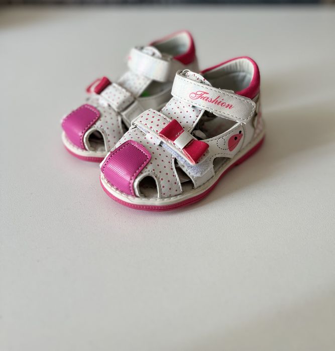Продам новые детские сандалии для девочек