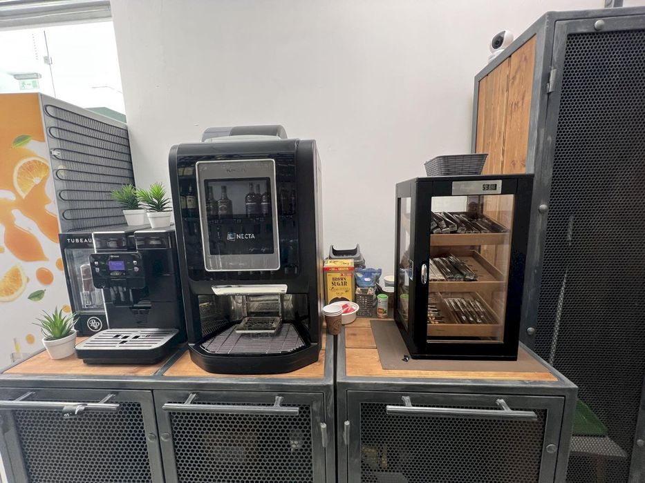 Продава се Заведение в София, Младост 3 - 15 кв.м за 578 €/кв.м - Снимка #9