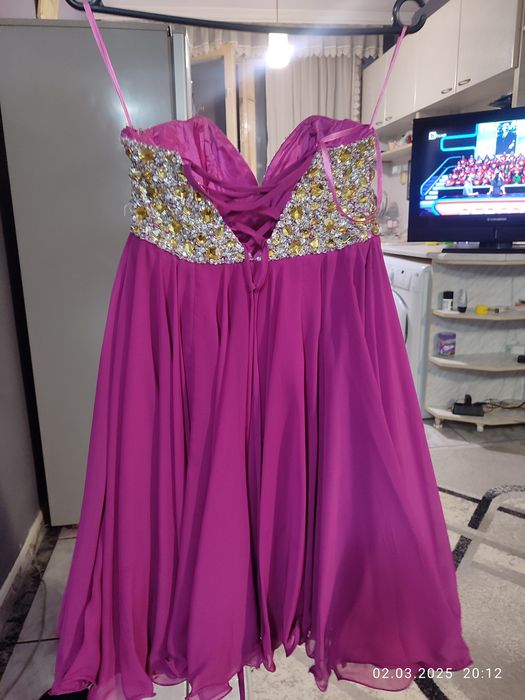 Рокля с пайети нова