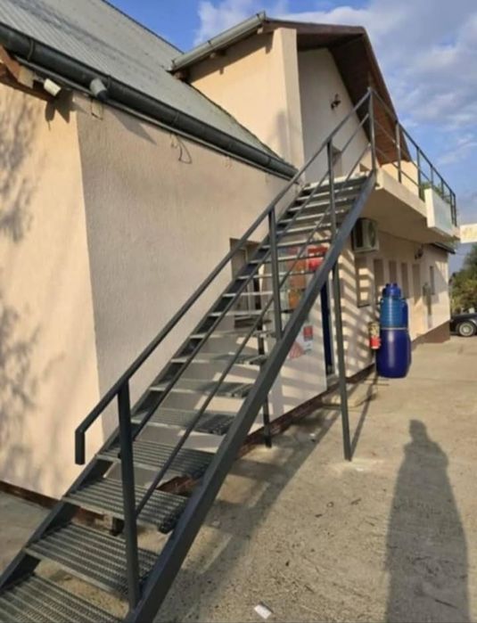 Vând scări zincate