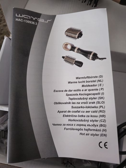Perie păr Waves cu o putere de 1000 W pentru coafarea părului.