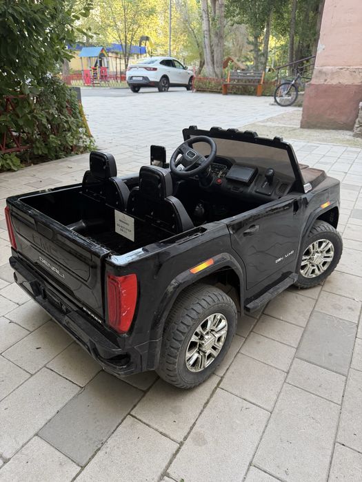 Детский автомобиль