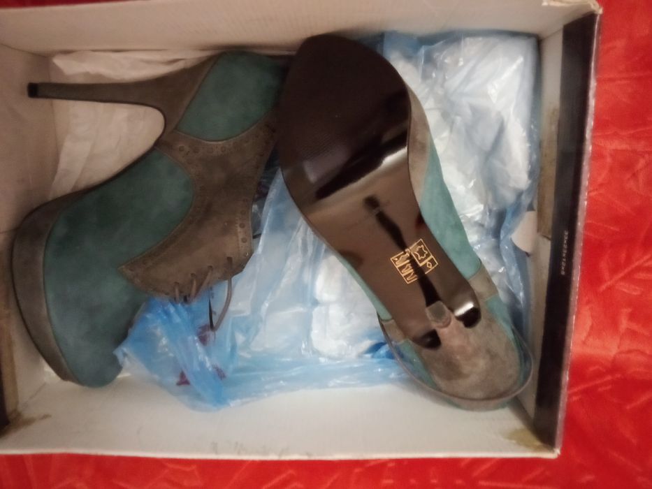 Pantofi cu toc de piele