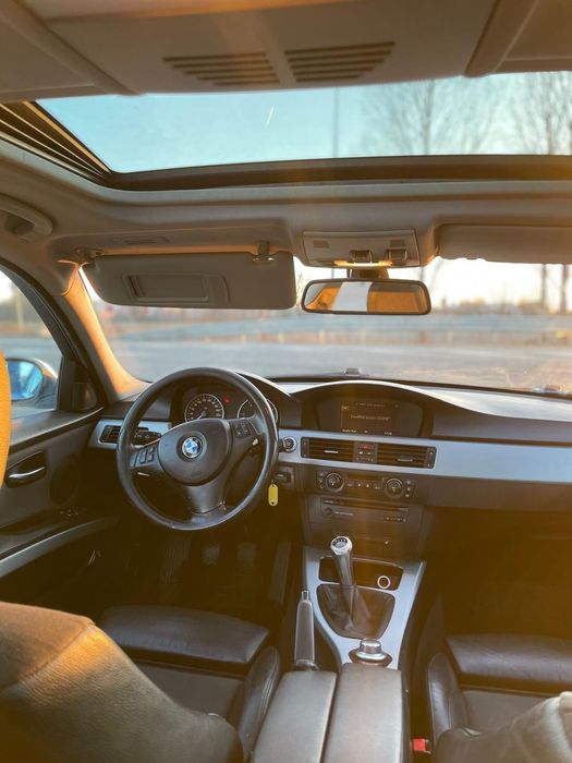 Se vinde BMW 320 
An 2005
Km 360.000 
Mașina este foarte bine dotată :