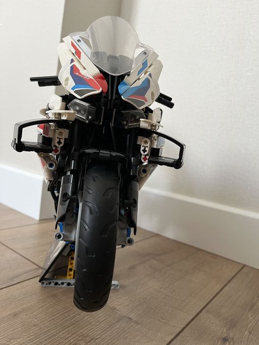 Продам лего technic bmw 1000 rr