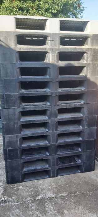 Paleti plastic 120x80 cm – rezistenti si practici