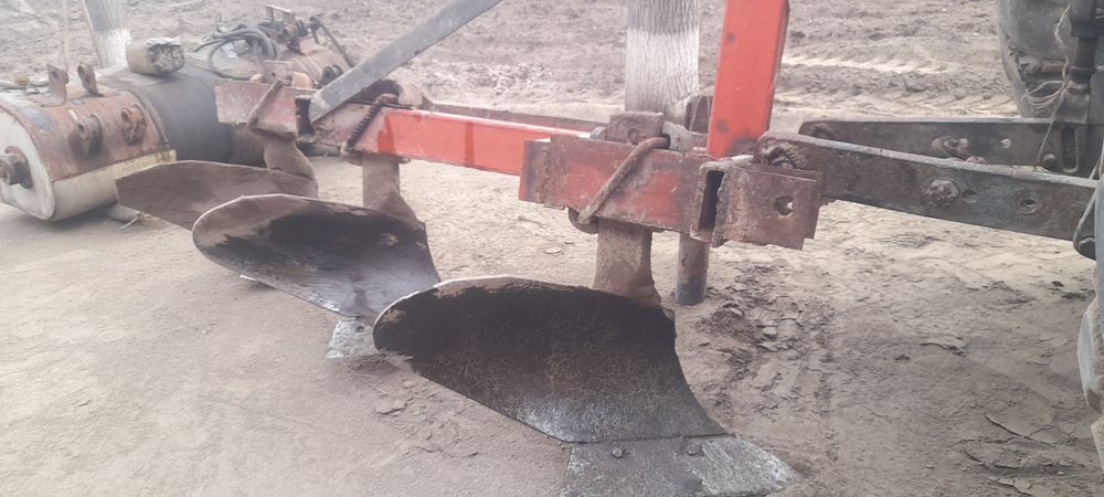 Плуг 3 корпуса для трактор