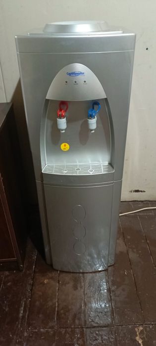 Кулер напольный НЕ ГРЕЕТ НЕ ОХЛАЖДАЕТ бд-10 от серебряная