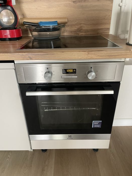 Mobila de bucatarie plus electrocasnice