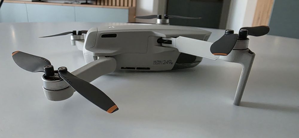 Vand Drona Dji Mini 2