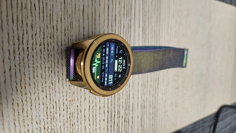 Samsung Galaxy Watch 42 mm (SM-R810) – stare foarte bună + curea metalică magnetică + încărcător